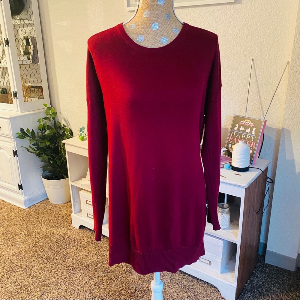 Long sleeve maroon knit sweater